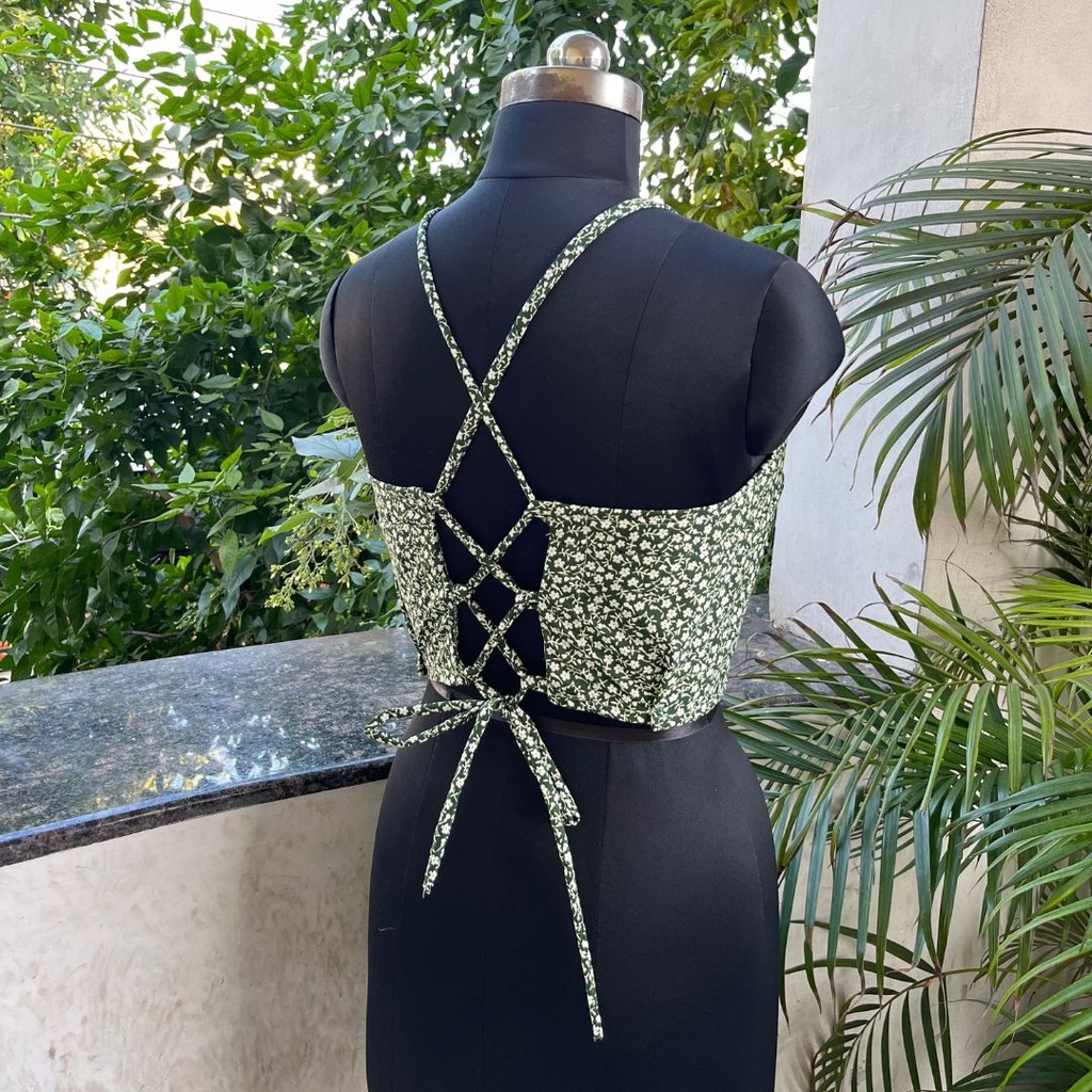 Northline Trendy Ditsy Floral Crepe Crop-top For women